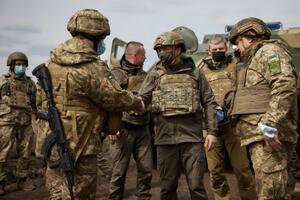 Для України особливо важлива підтримка США для вступу країни в НАТО, зазначив Зеленський (на фото у центрі)