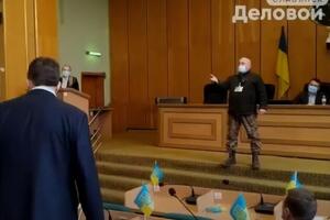 Хоменко развернул два флага – Украины и России
