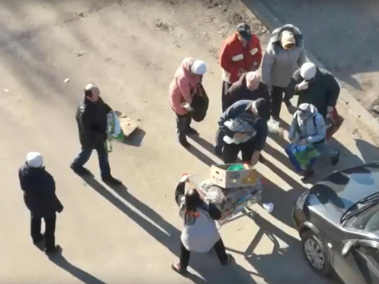 За словами автора відео, такі "війни" за протерміноване відбуваються регулярно