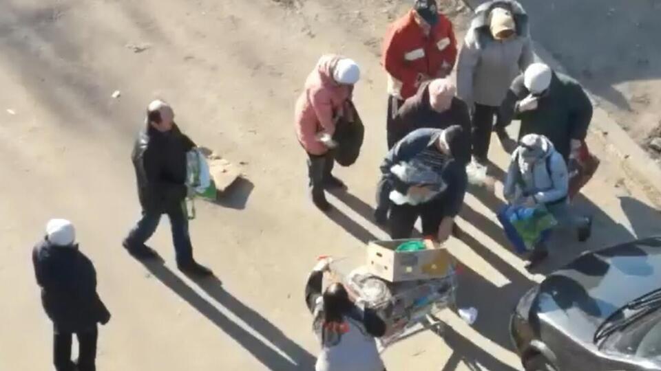 За словами автора відео, такі "війни" за протерміноване відбуваються регулярно