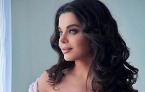 Королева: Друзья! Учим движение!