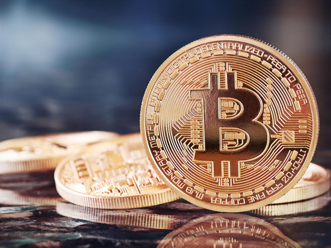 На пике стоимость биткоина достигла $63,2 тыс.
