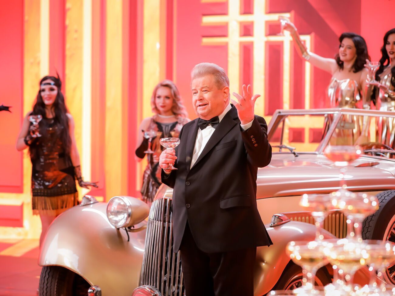 Михаил Поплавский:&nbsp;Жизнь&nbsp;&ndash; это праздник. И если в вашей жизни не хватает радости, праздник нужно самому организовать