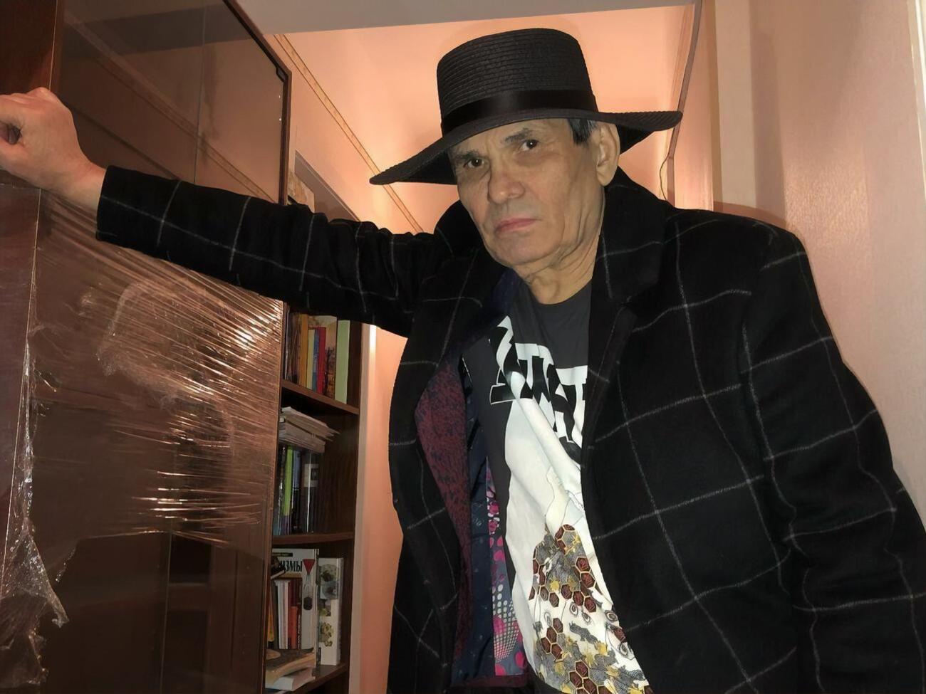 По словам сына Алибасова, на лечение отца ежемесячно уходит до 500 тыс. руб.