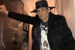 По словам сына Алибасова, на лечение отца ежемесячно уходит до 500 тыс. руб.