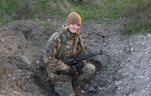 Котеленец в 2015–2016 годах воевала на Донбассе в рядах ДУК "Правый сектор" и "Украинской добровольческой армии"