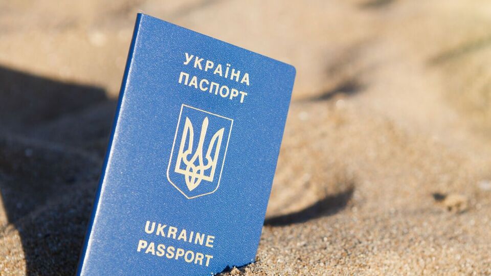 Зараз без візи чи з візою після прибуття українці можуть відвідати 136 країн