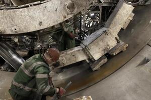 Строительство метро при этом продолжается по графику
