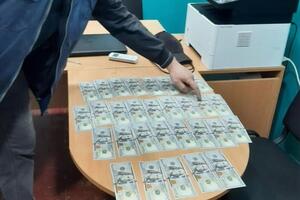 Сообщается, что правоохранитель хотел избежать ответственности за взяточничество