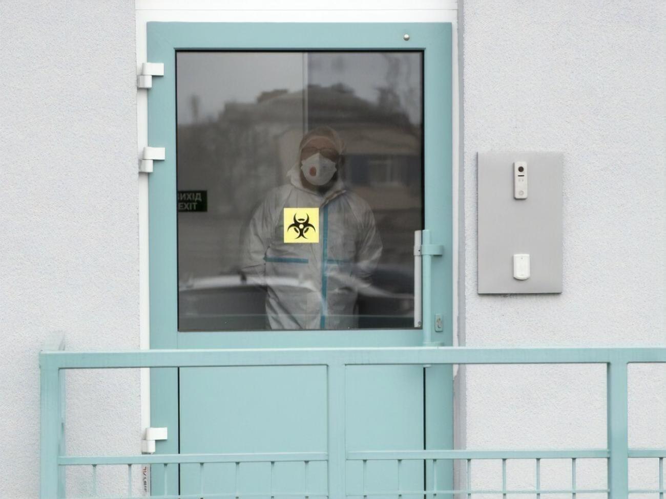 Пиковый период смертности от COVID-19 в Украине еще не преодолен, сообщили в НАН