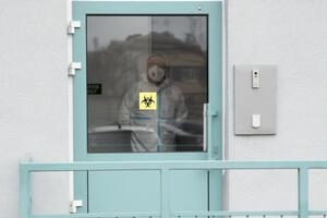 Пиковый период смертности от COVID-19 в Украине еще не преодолен, сообщили в НАН