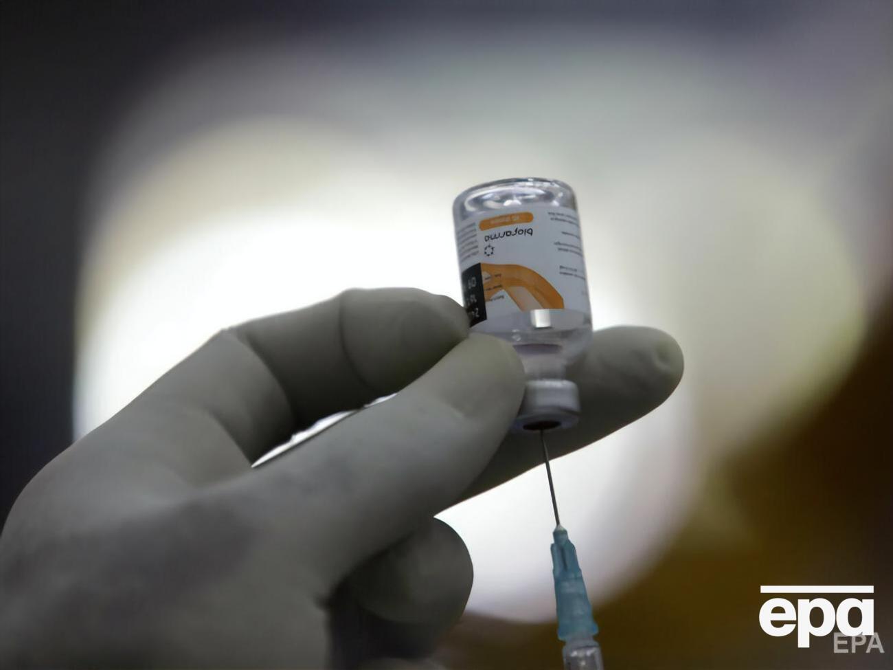 Перші 215 тис. доз вакцини CoronaVac прибули в Україну 25 березня