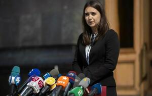 У Мендель уже были конфликты с журналистами