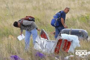 Boeing 777, летевший из Амстердама в Куала-Лумпур рейсом MH17, потерпел крушение 17 июля 2014 года