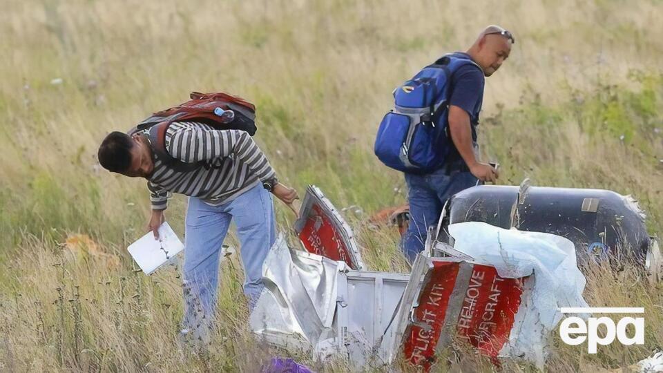 Boeing 777, що летів з Амстердама в Куала-Лумпур рейсом MH17, зазнав аварії 17 липня 2014 року