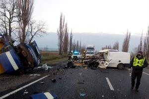 Правоохранители устанавливают обстоятельства и причины ДТП