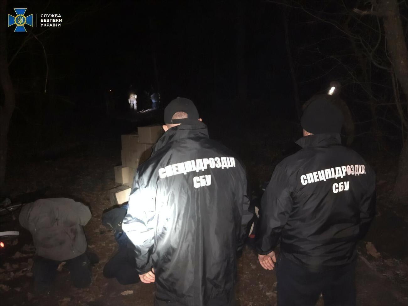 Контрабандисты перевозили груз на самодельных плавсредствах через реку Северский Донец