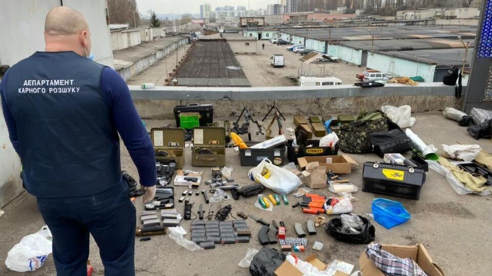 Знайдений арсенал перевірять експерти
