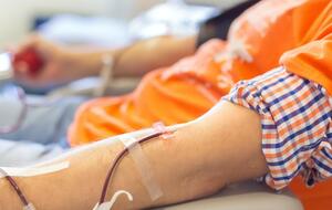 Представителям ЛГБТ в Украине запрещено было быть донорами крови, так как это приравнивалось к формам рискованного поведения