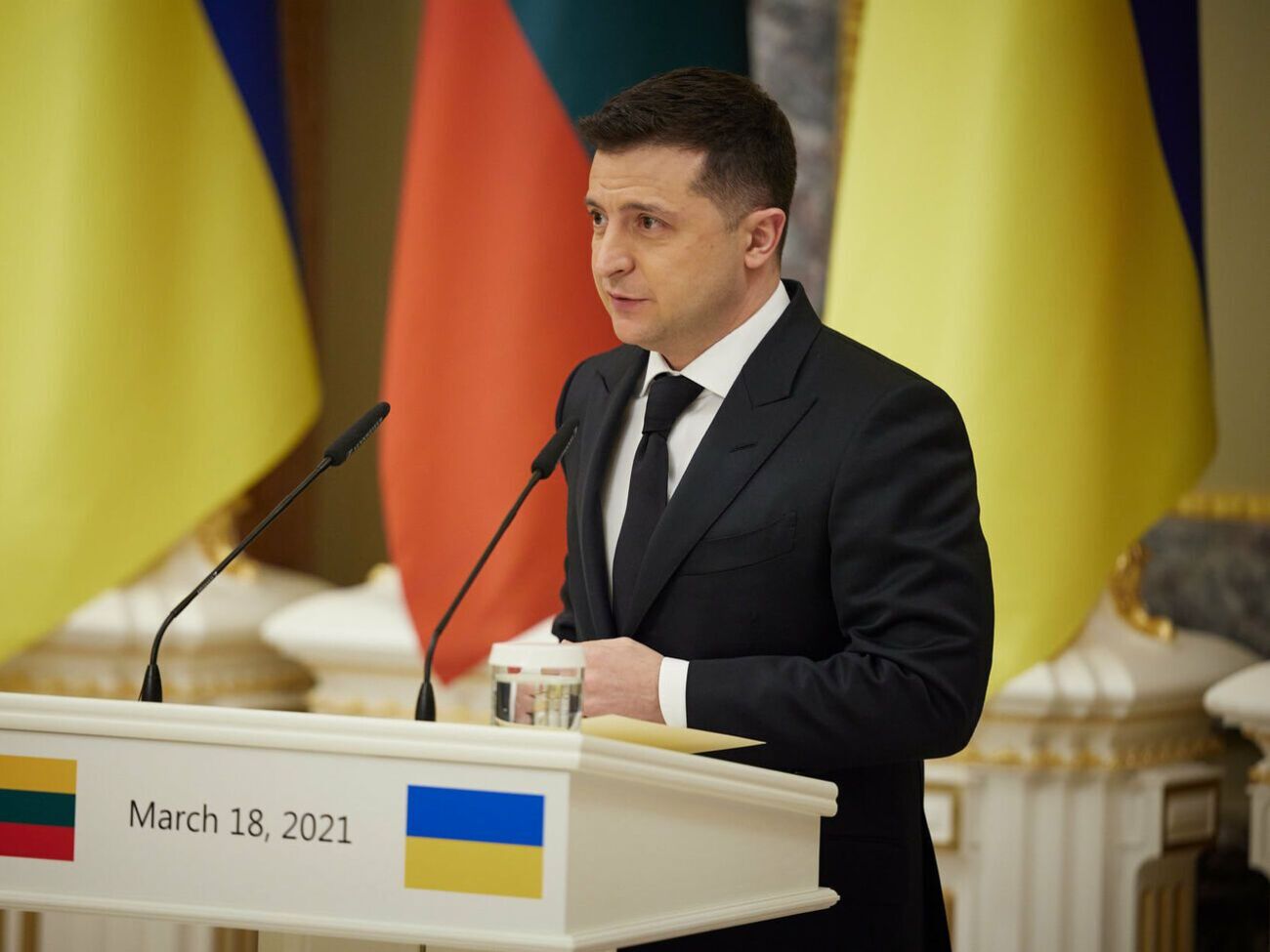 Зеленский:&nbsp;Это опасная риторика, когда ты говоришь, что "мы где угодно готовы защищать наших российских граждан"