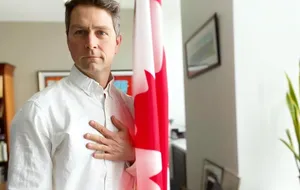 Амос извинился за инцидент во время видеосвязи