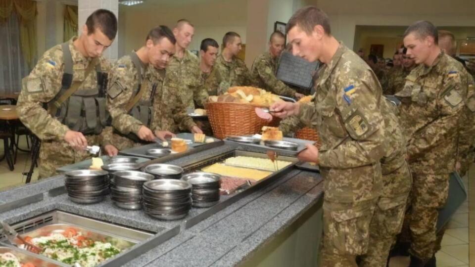 Народні депутати стикаються зі скаргами військовослужбовців на зіпсовані продукти