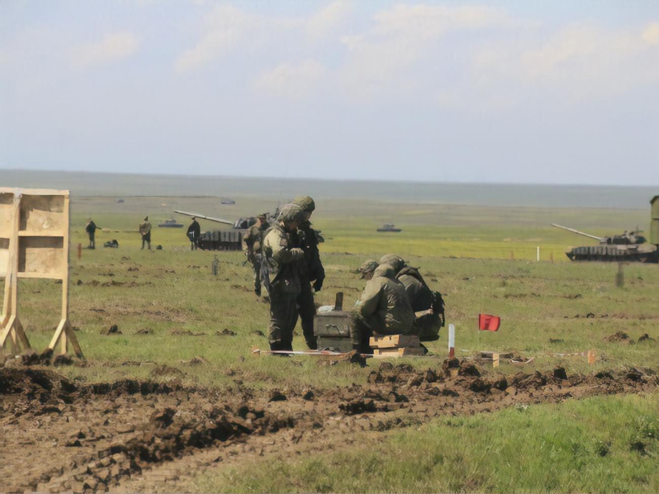 Военные отработали учебные стрельбы на полигоне Опук