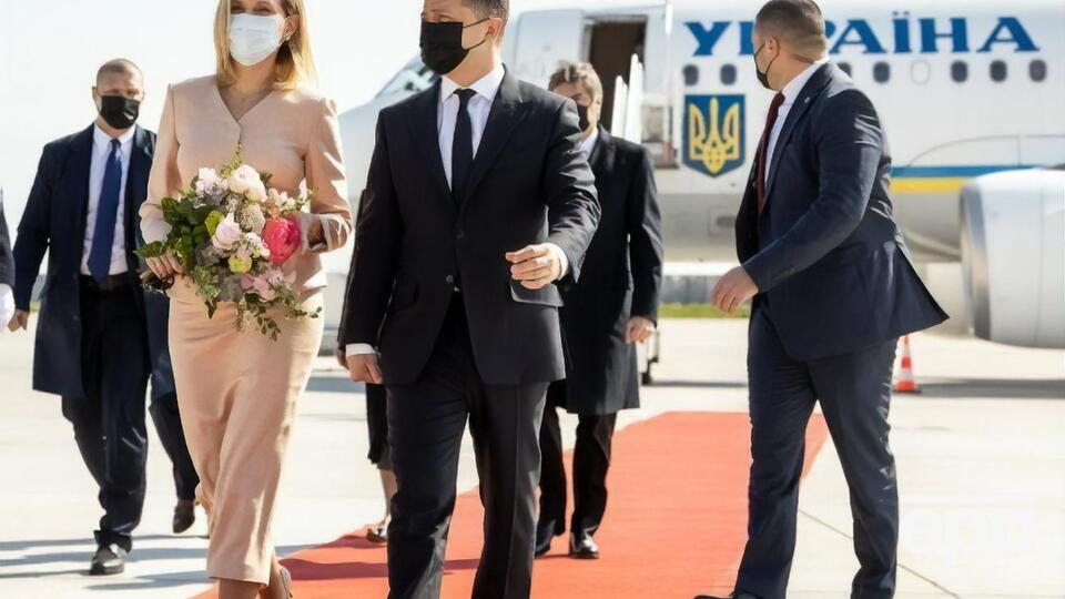Зеленский вместе с женой 16 апреля прибыли во Францию