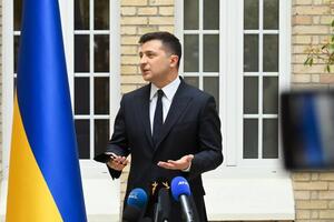 Зеленский: Надо уважать страны не за размер, а просто потому, что надо уважать друг друга