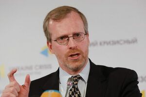 Запад должен действовать на опережение, отметил Крамер