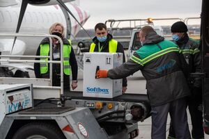 16 квітня в Україну привезли першу партію вакцини від Pfizer/BioNTech