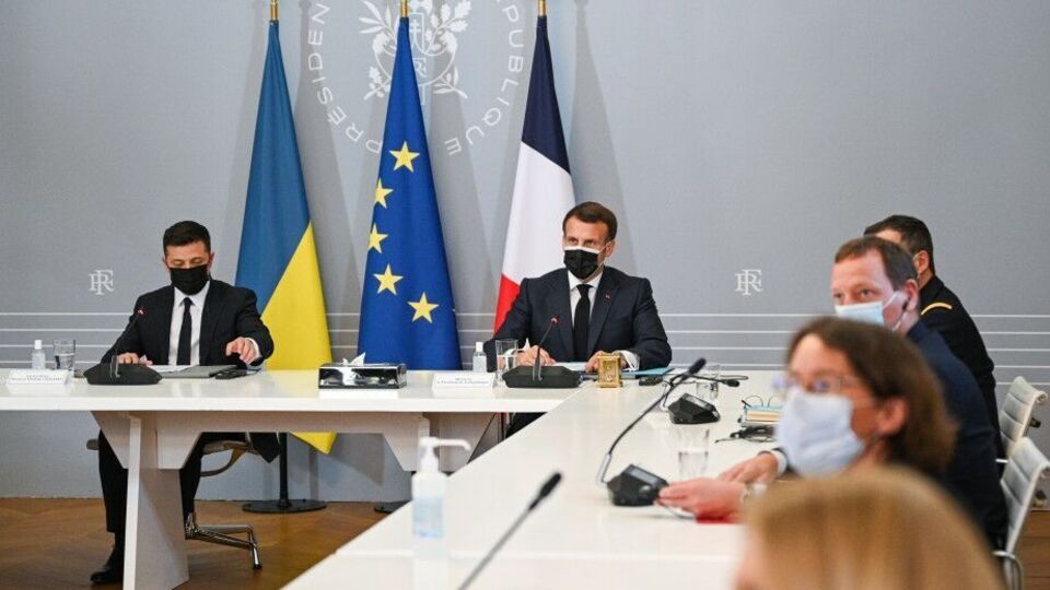 Зеленський у Парижі обговорив ситуацію на сході України з Макроном і Меркель