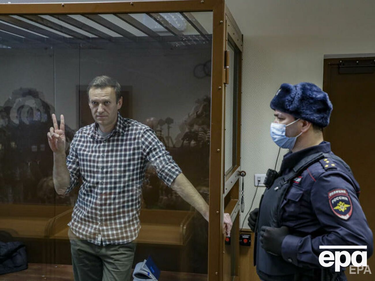 Навальний вважає, що в колонії до нього не допускають медиків, оскільки можуть з'ясувати, що втрата чутливості кінцівок пов'язана з отруєнням