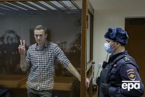 Навальний вважає, що в колонії до нього не допускають медиків, оскільки можуть з'ясувати, що втрата чутливості кінцівок пов'язана з отруєнням