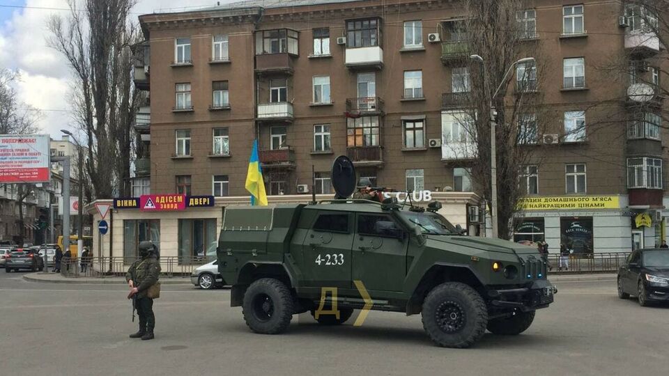 На вулиці Одеси виїхала бронетехніка