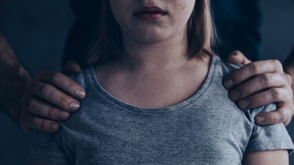 Дорослим за секс із дітьми до 15 років у Франції загрожує до 20 років в'язниці