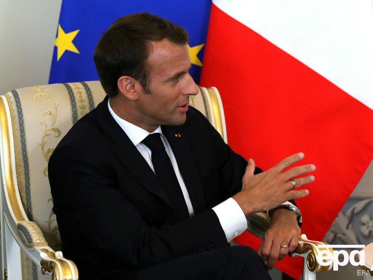 Макрон (на фото) намерен снова пообщаться с Путиным