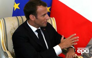 Макрон (на фото) намерен снова пообщаться с Путиным