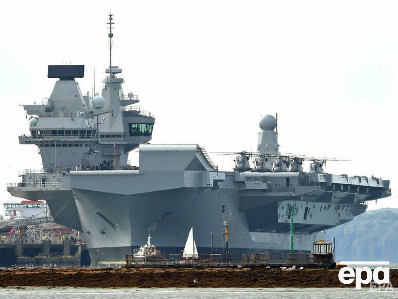 Британские корабли в Черном море будет поддерживать авианосец HMS Queen Elizabeth