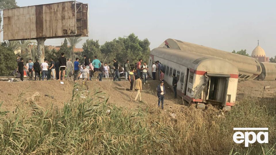 Із рейок зійшов потяг, який прямував із Каїра