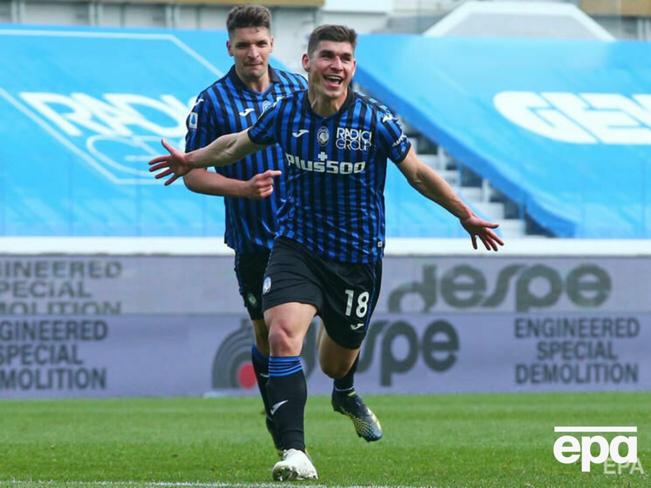 Малиновский забил мяч "Ювентусу" дальним ударом