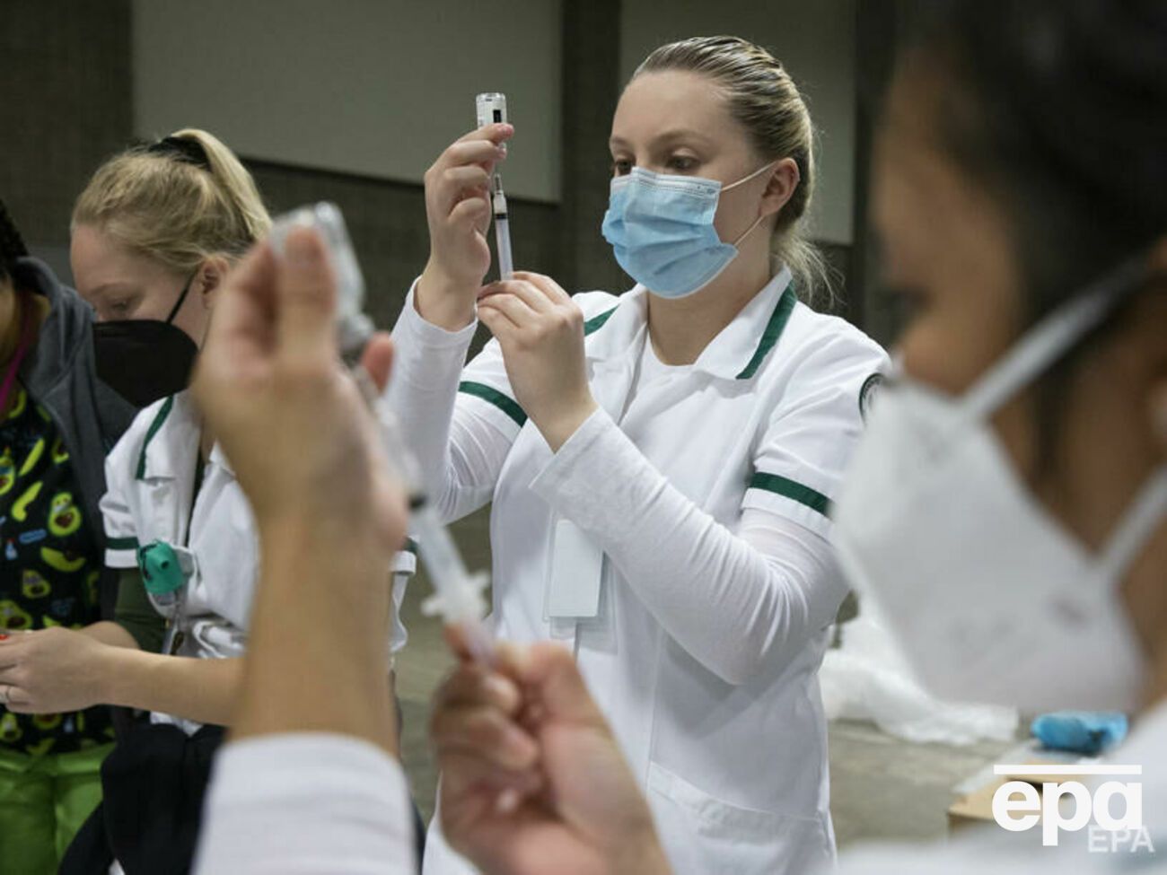 Всего в Штатах первую прививку от COVID-19 получили 131,2 млн человек