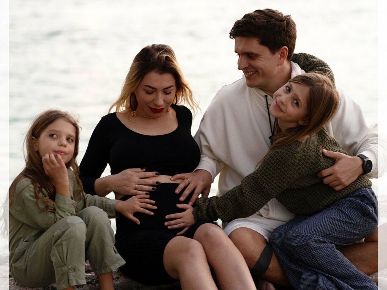 Анатолий Анатолич вместе с женой воспитывает двух дочерей