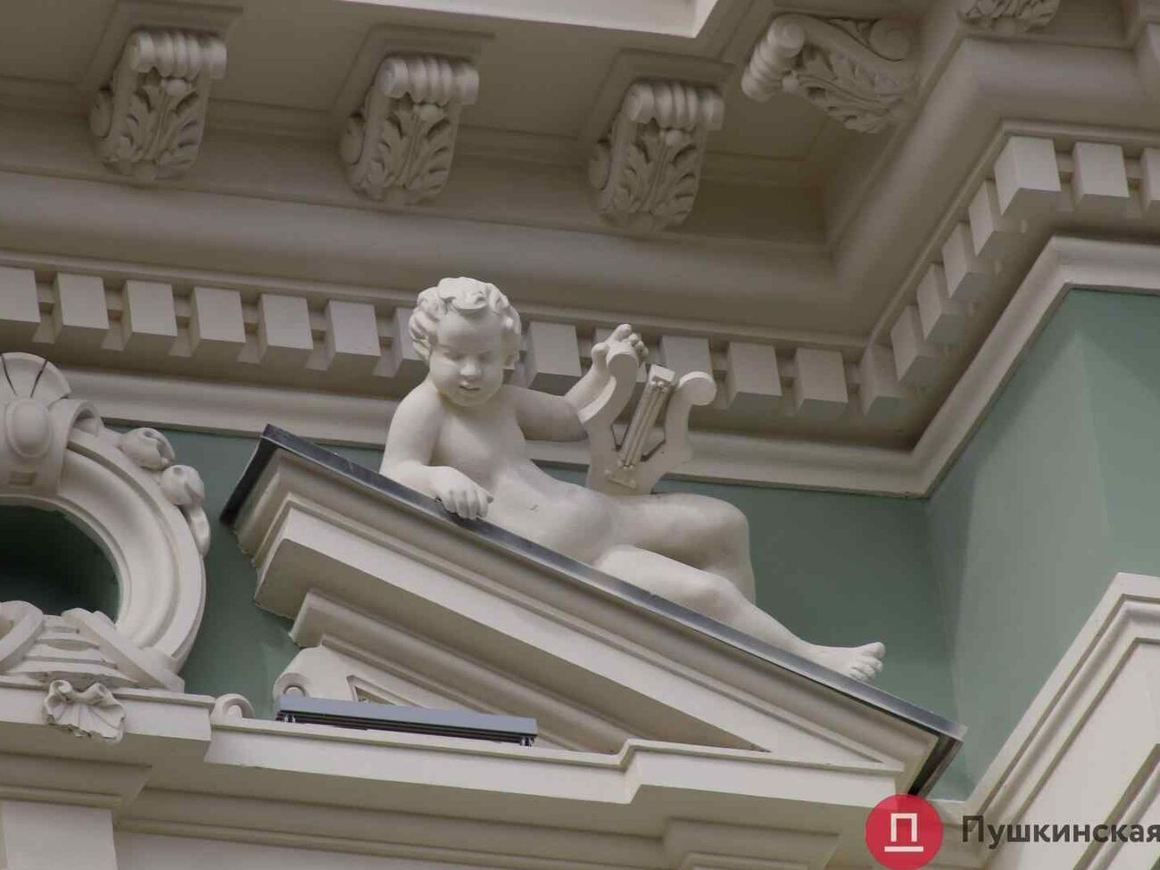 Неясно, осталась ли пластиковая бутылка внутри скульптуры