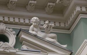 Неясно, осталась ли пластиковая бутылка внутри скульптуры