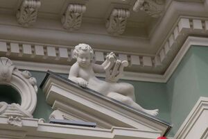 Неясно, осталась ли пластиковая бутылка внутри скульптуры