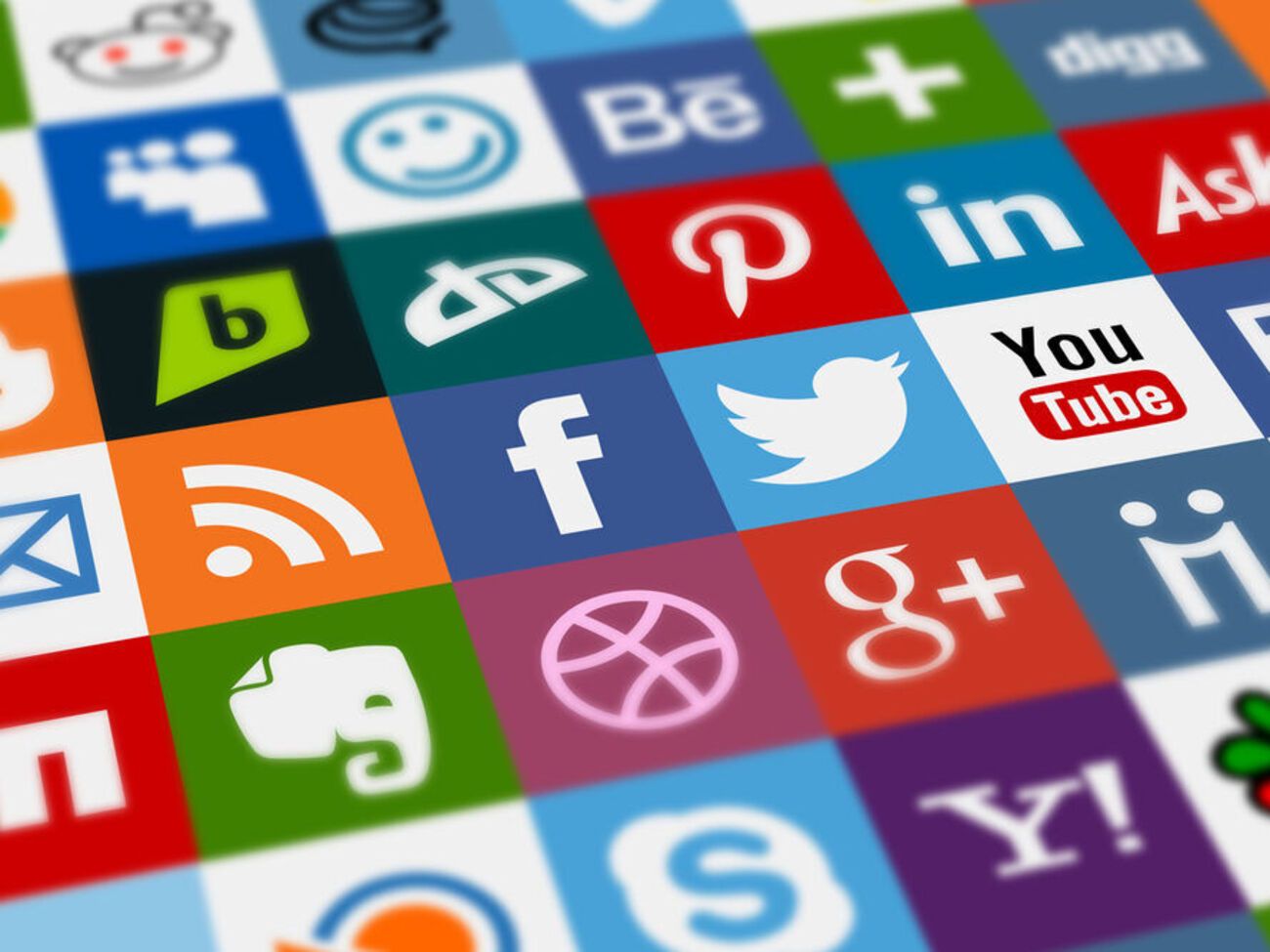 В тройку самых популярных приложений попали&nbsp;Viber,&nbsp;Messenger Facebook и&nbsp;Telegram