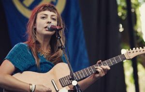 Олсен выросла в приемной семье