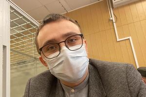 Стерненко: Я обращаюсь официально в разные госограны и сообщаю информацию, которой они должны заниматься. Это, например, та же Госпогранслужба. Я от этого не становлюсь их агентом