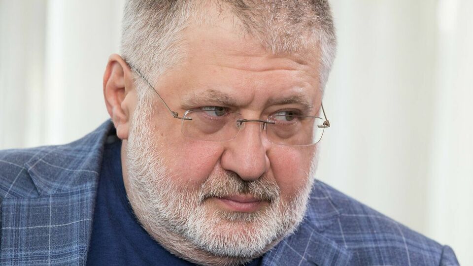 По данным расследователей, для покупки недвижимости в США Коломойский с партнерами перевели не менее $490 млн и ввезли еще $268 млн